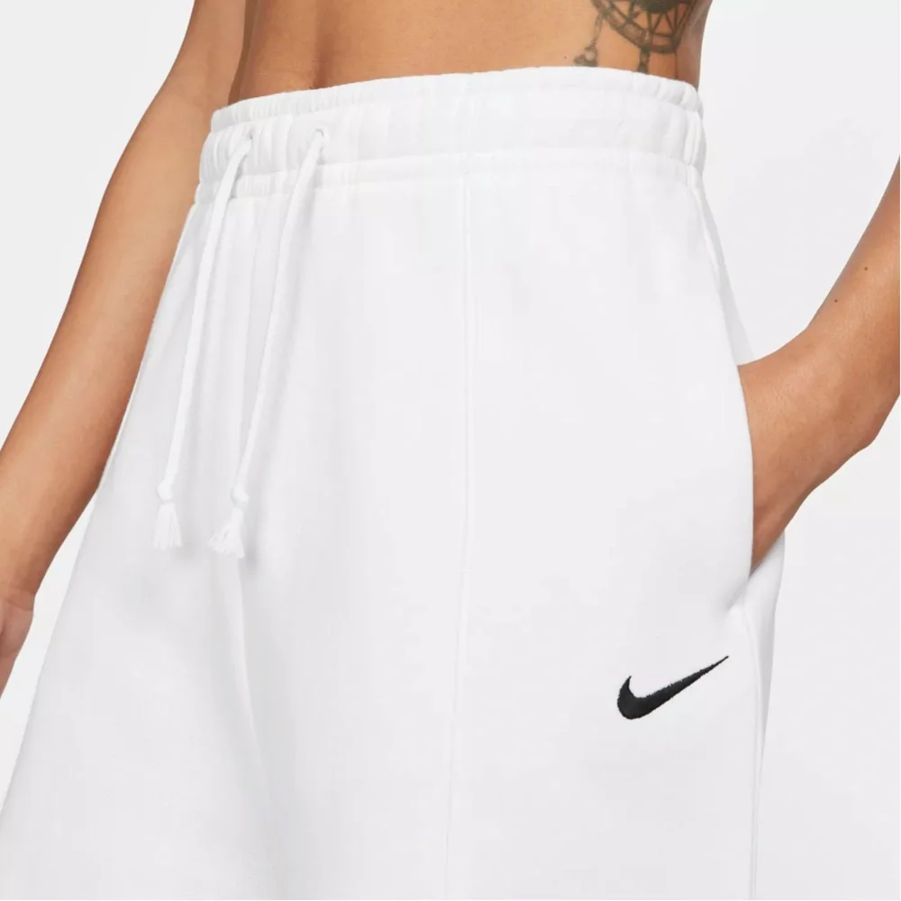 Nike Women's Sportswear Essential Fleece High Rise Shorts Size M White